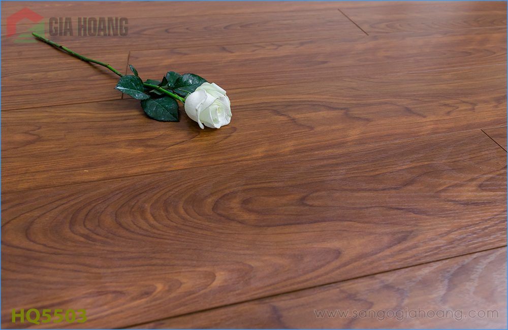 Sàn gỗ Povar QH5503 - Màu gõ Đỏ tự nhiên vân nổi