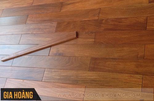 Sàn gỗ Căm Xe Lào quy cách 15 x 90 x 750 mm giá 790.000 VNĐ