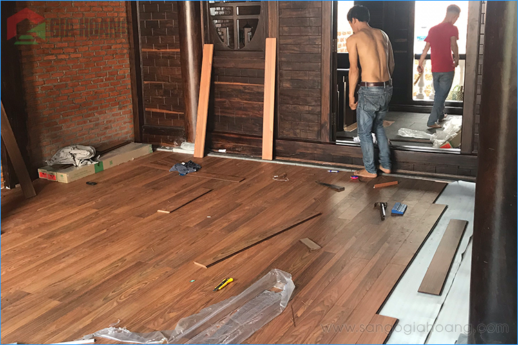 Nội, ngoại thất: Công trình sàn gỗ công nghiệp màu Giáng Hương - Robina T12 Cong-trinh-san-go-robian-t11