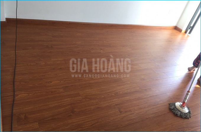 Sàn gỗ Galamax - Vệ sinh lau chùi sàn gỗ