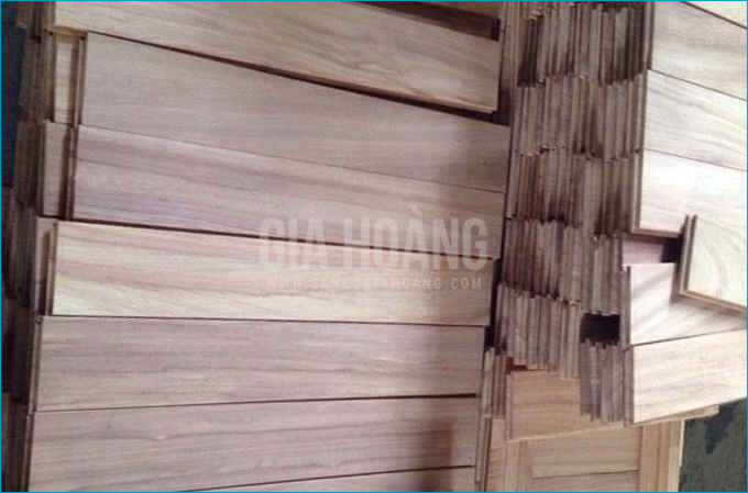 Sàn gỗ Gõ Đỏ Nam Phi chưa sơn tại xưởng sản xuất gỗ tự nhiên Gia Hoàng