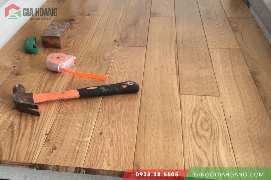 Thi công sàn gỗ Sồi cho khách hàng 05-2021