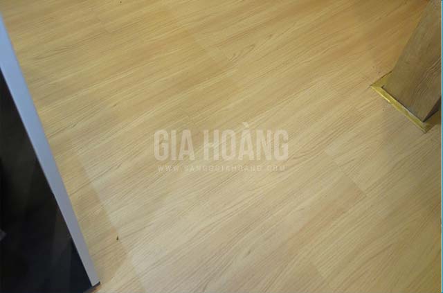 Ảnh thực tế sàn gỗ Thaixin 10612 cho shop bán hàng