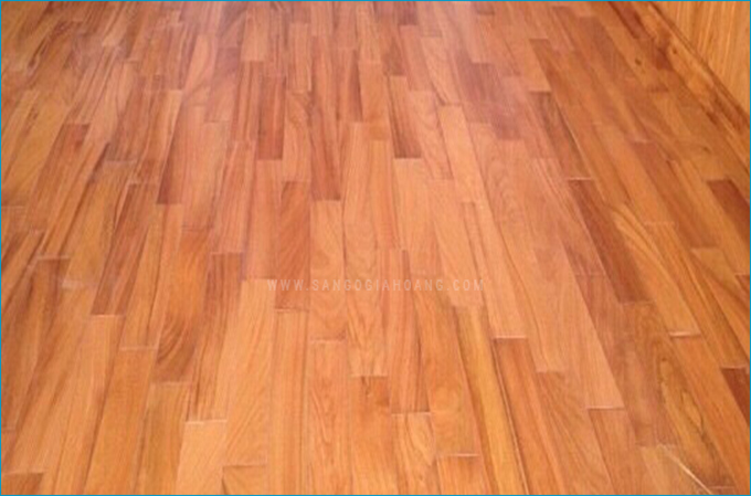 Sàn gỗ tự nhiên không đồng nhất màu sắc 