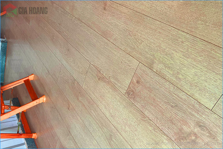Sàn gỗ Egger Aqua EPL046 - Sàn gỗ siêu chịu nước màu Sồi Mỹ
