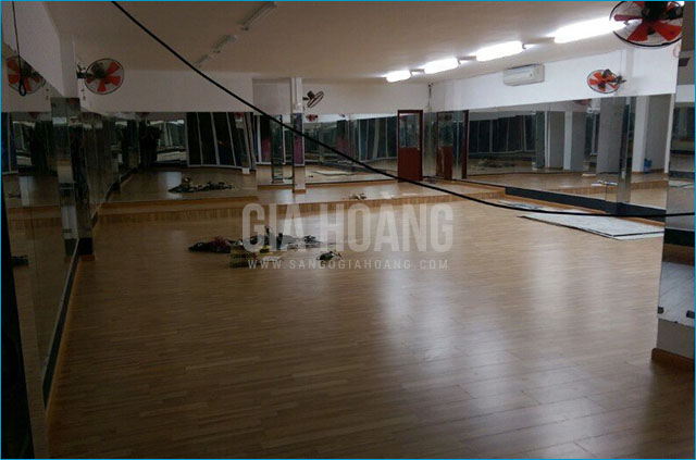 Lót sàn gỗ cho phòng tập thể dục 